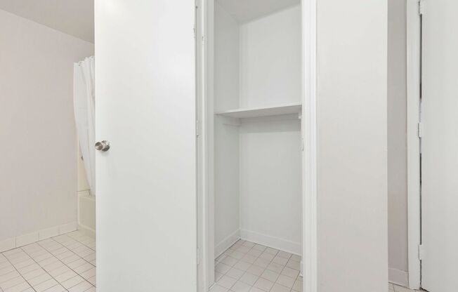 2 beds, 2 baths, $895, Unit 2