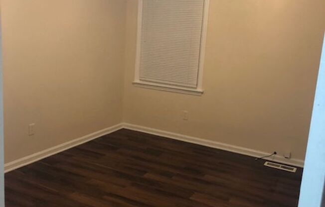 2 beds, 1 bath, $995