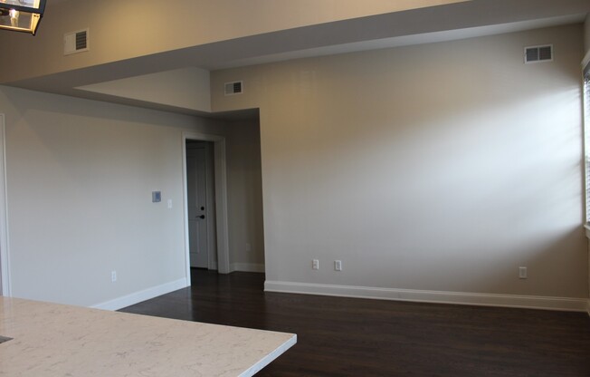 1 bed, 1 bath, 948 sqft, $2,095, Unit 301