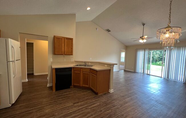 $1595 3/2 - R Section in Palm Coast - Available Now!