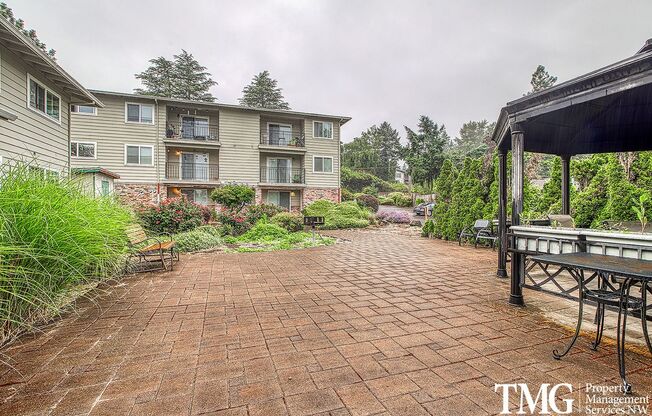 2 beds, 2 baths, 946 sqft, $1,500, Unit 12