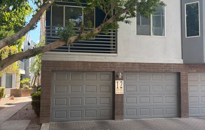 3 beds, 2 baths, $1,900, Unit # 2101