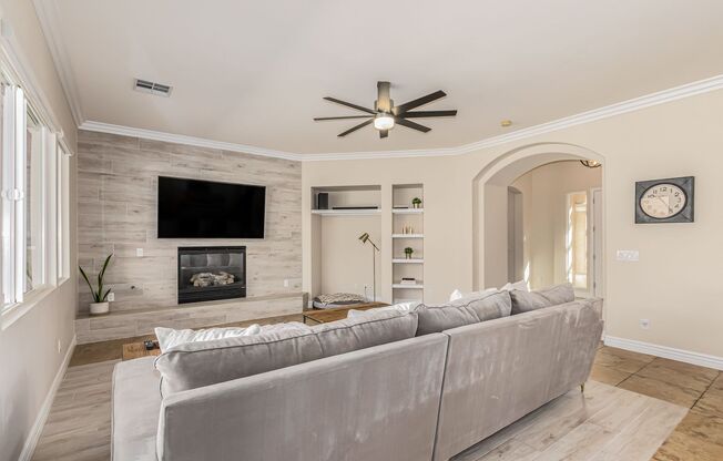 *FREE RENT THRU 1-1-26 FOR QUALIFIED APPLICANTS W/ IMMEDIATE MOVE IN*Highly upgraded single story home in gated community!