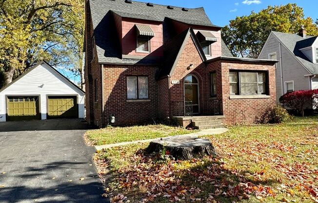 Charming Rental Home in Lakewood Neighborhood