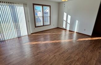 3 beds, 1 bath, $950