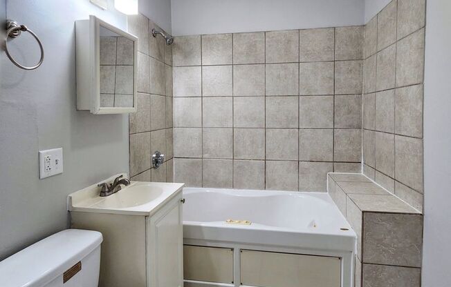 Walk to Revere Beach T station and beach!