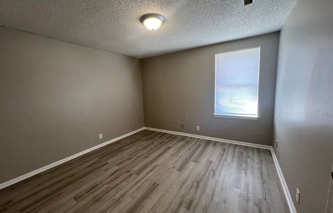 2 Bedroom Duplex on Corner Lot! SPECIAL: HALF OFF FIRST FULL MONTH'S RENT!