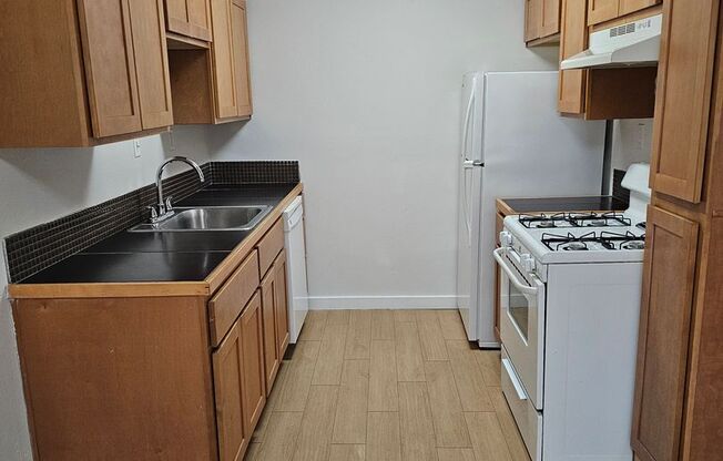 2 beds, 2 baths, 900 sqft, $1,299, Unit LAW11-201