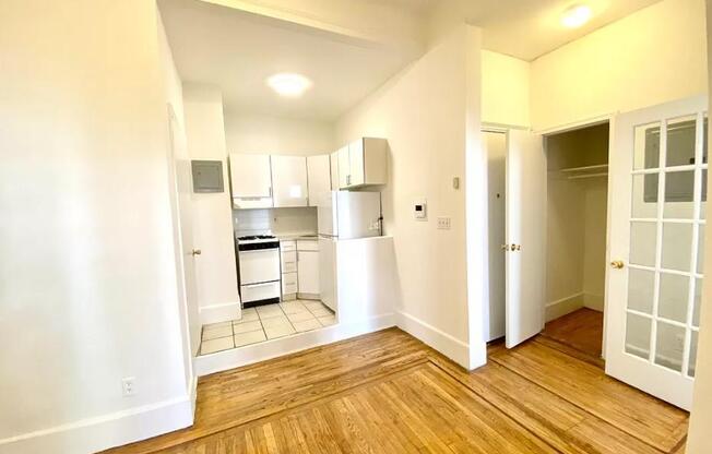 2 beds, 1 bath, $2,995, Unit 2F