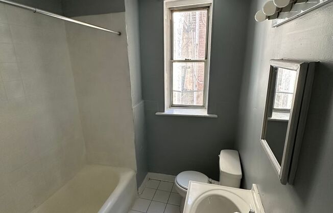 2 beds, 1 bath, 750 sqft, $1,225, Unit 6102-7