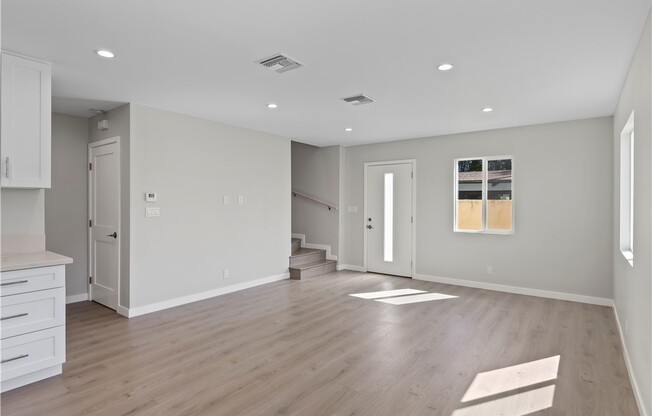 7318 LEESCOTT AVE