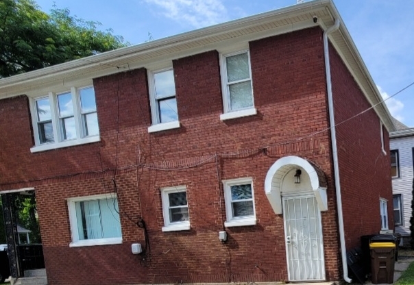 629 KENT ST