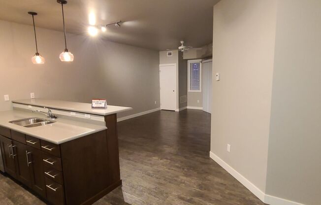 1 bed, 1.5 baths, $1,325, Unit 322