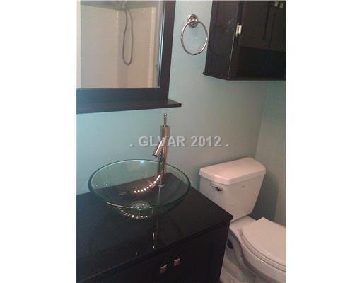 3 beds, 2 baths, $1,600