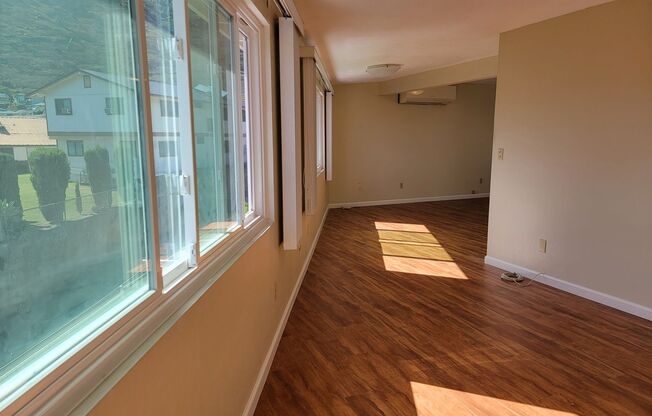 Large Upstairs Unit, Split AC, Renovated
