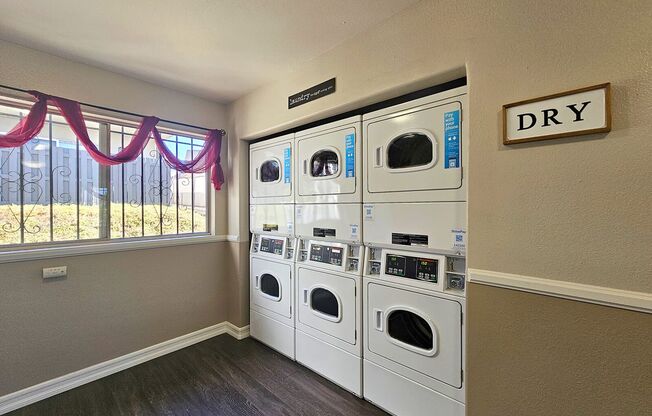 2 beds, 1 bath, 950 sqft, $2,195, Unit 070