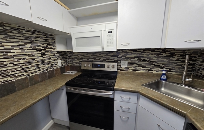 2 beds, 2 baths, 852 sqft, $2,380, Unit 502