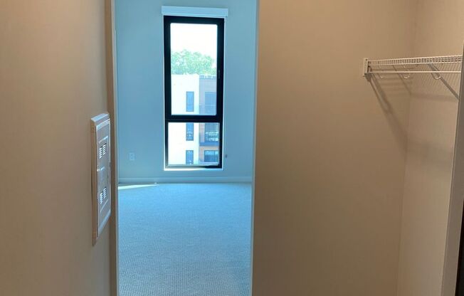 1 bed, 1 bath, 572 sqft, $1,370, Unit 412-A