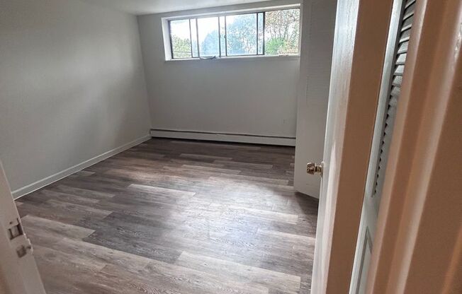 1 bed, 1 bath, 800 sqft, $1,300, Unit 403