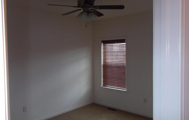 **Move in special - $500 off first months rent if leased by 12/15/2024**