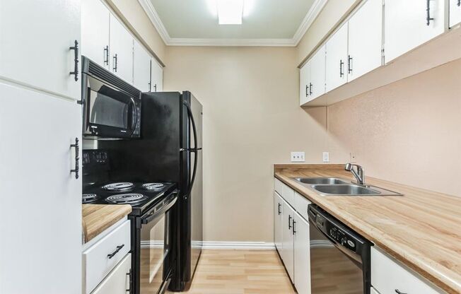 1 bed, 1 bath, $1,300, Unit # 30