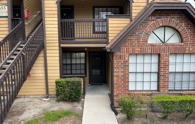 355 Lakepointe Drive #204