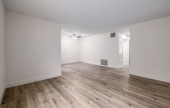 1010 - 1012 E Acacia Ave