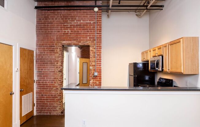 1 bed, 1 bath, 700 sqft, $1,350, Unit 102