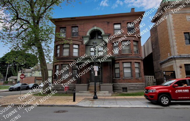 215 ALLEN ST E