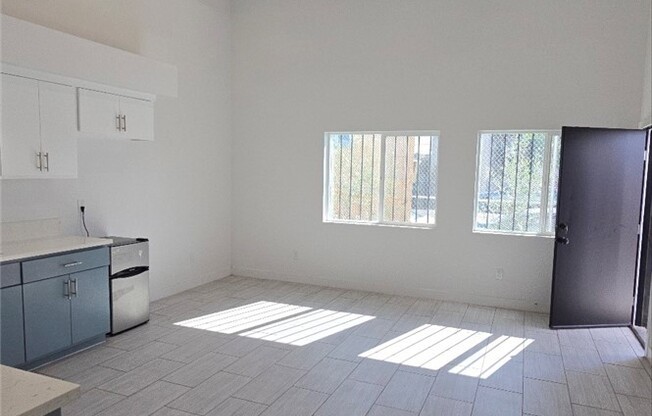 10413 1/2 AVALON BLVD