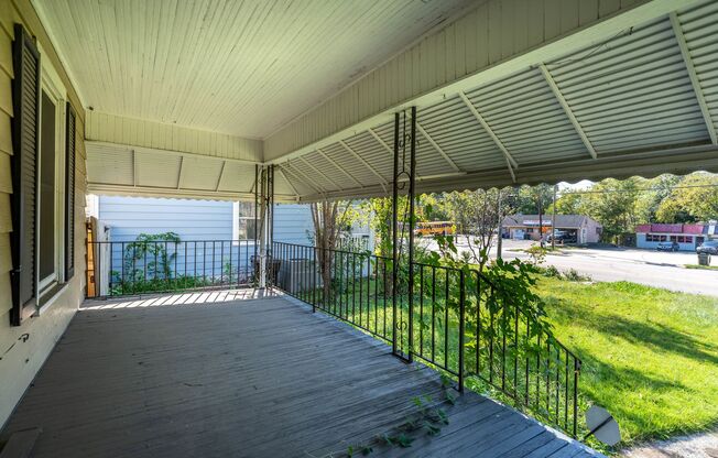 Charming 3 Bedroom, 2 Bath Bungalow with Fenced in Backyard in Downtown Durham!