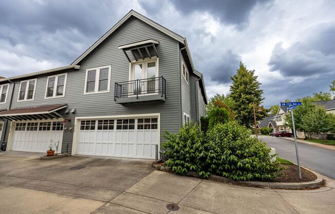 2 Creeks Condominiums - Gated Community on Camas Meadows Golf Course