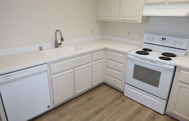 3 Bedrooms, 2 Baths Half-plex in Greenhaven