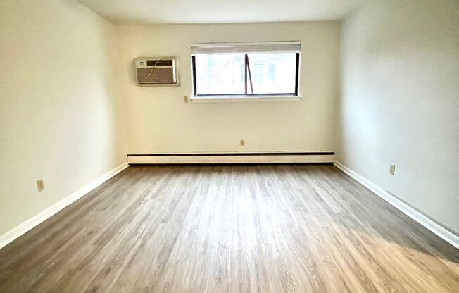 1 bed, 1 bath, $1,035, Unit B2