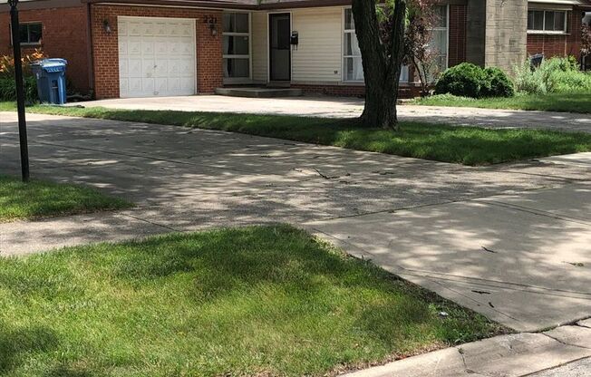 3 bedroom single family home Elmhurst for rent