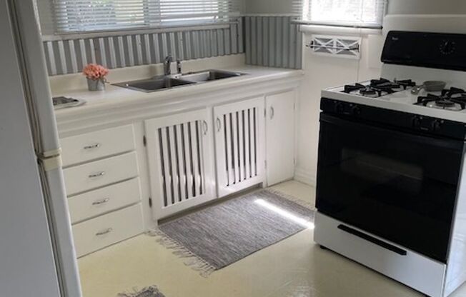 2 bedroom 1 bath Brea $3200