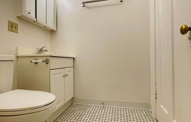 2 beds, 1 bath, 679 sqft, $2,050, Unit 319