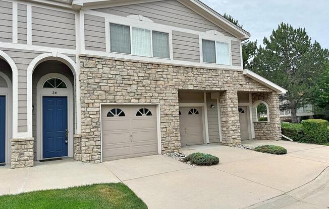 4271 S BLACKHAWK CIR