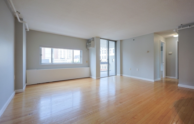 2 beds, 2 baths, 1,000 sqft, $3,950, Unit 401