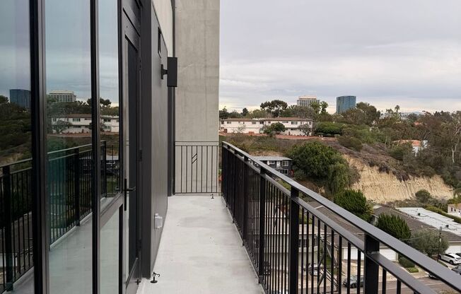 2 beds, 2 baths, 816 sqft, $4,225, Unit 805