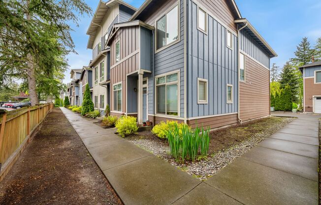Pinnacle Townhomes: Modern Living in the Heart of Martha Lake!