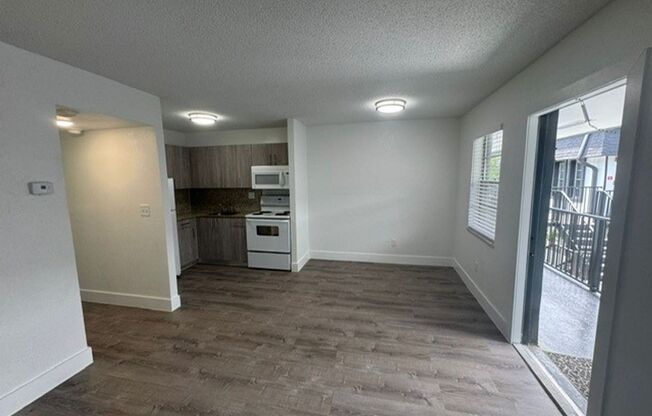 1 bed, 1 bath, 700 sqft, $1,595, Unit F107