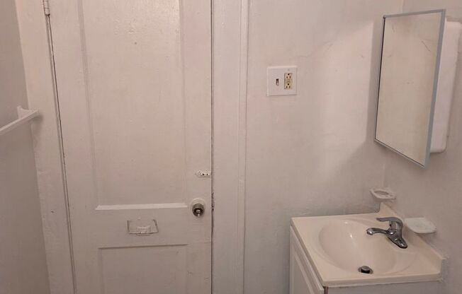 879 Spanish Apts/Brick Seven