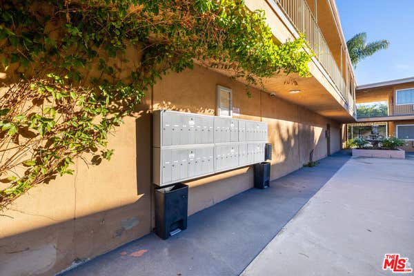 5541 Newcastle Ave.