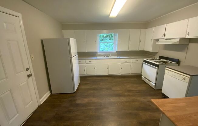 3 beds, 1 bath, $1,400