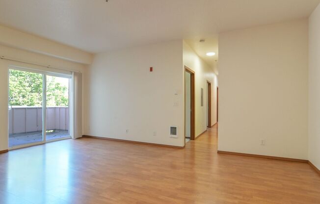 2 beds, 1 bath, $1,700, Unit 303
