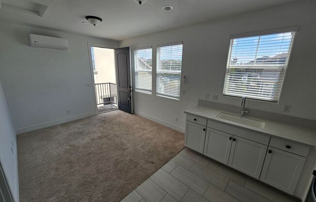 1 bed, 1 bath, 440 sqft, $2,200