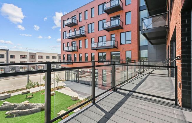 Studio, 1 bath, 380 sqft, $1,300, Unit 310