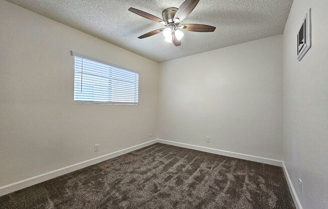 2 beds, 1 bath, 858 sqft, $2,095, Unit 084