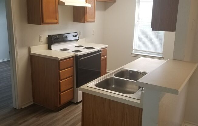 2 beds, 1 bath, 882 sqft, $895, Unit C